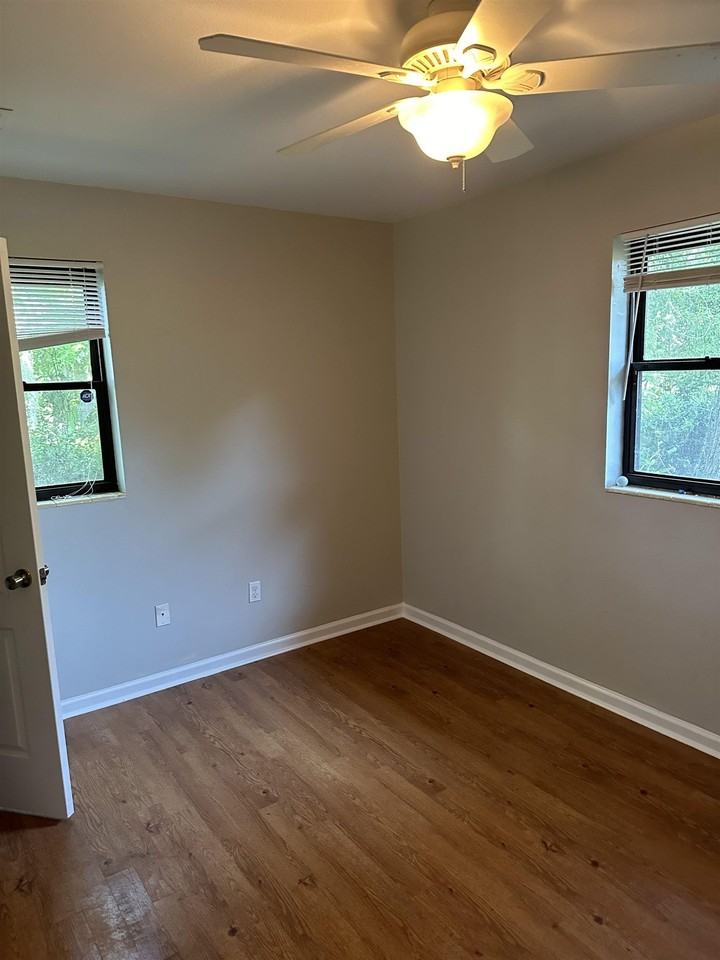 2348 Yorkshire Dr - Photo 5 of 13