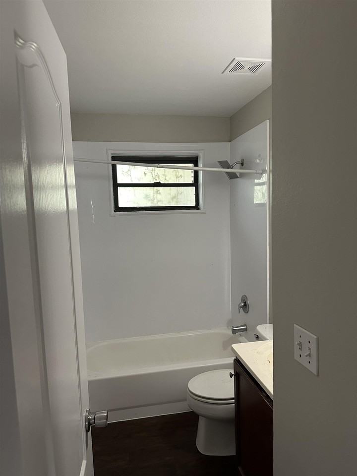 2348 Yorkshire Dr - Photo 6 of 13