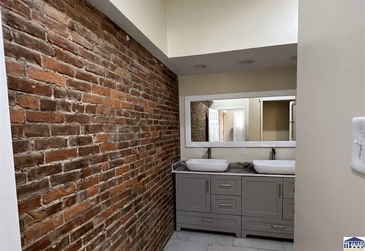 18 W Washington St Apt A - Photo 6 of 12