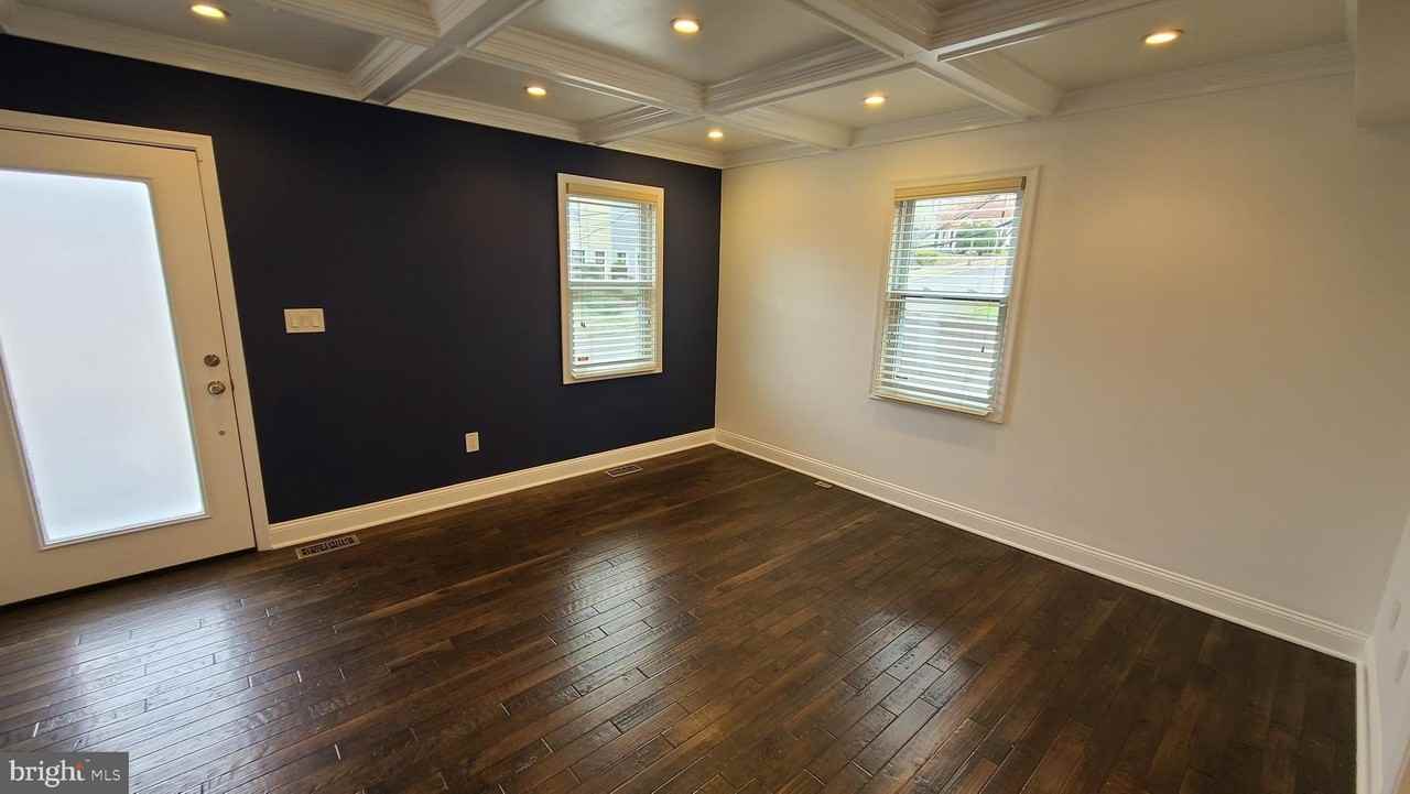 417 Burbank St Se - Photo 5 of 40