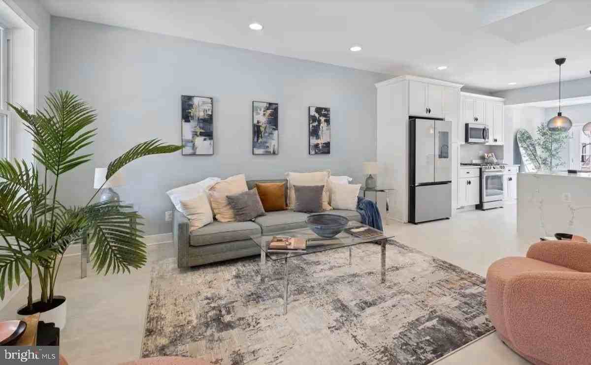 706 Longfellow St Nw - Photo 2 of 40