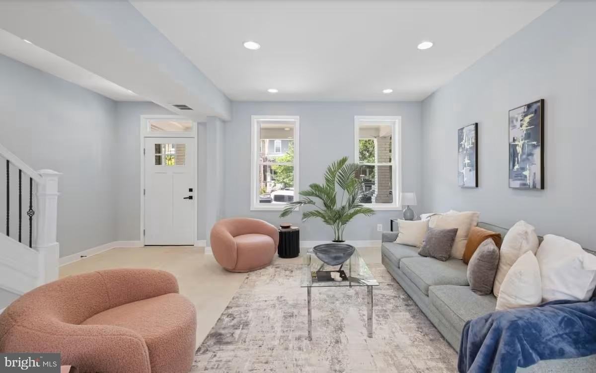 706 Longfellow St Nw - Photo 3 of 40