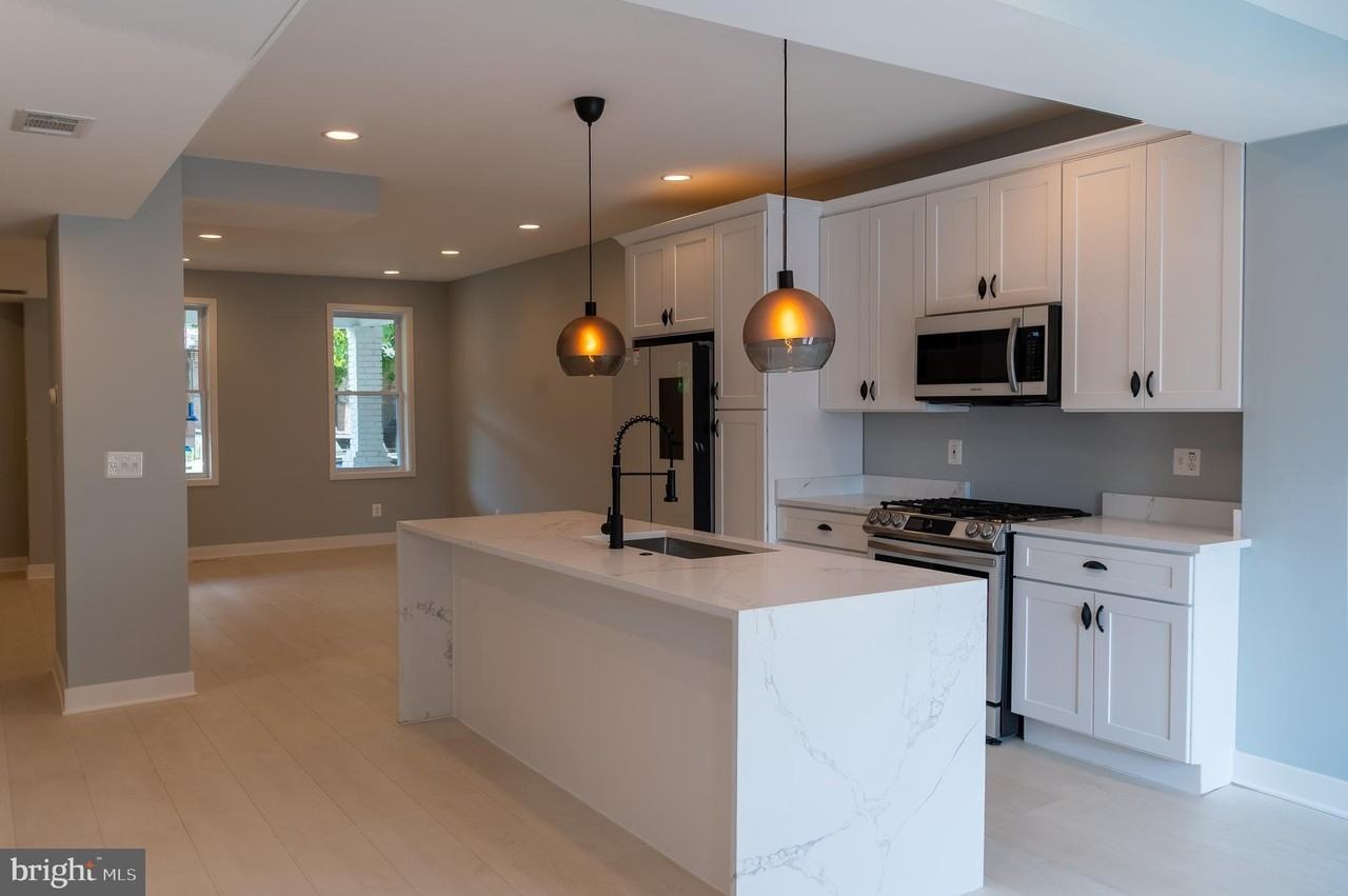 706 Longfellow St Nw - Photo 4 of 40