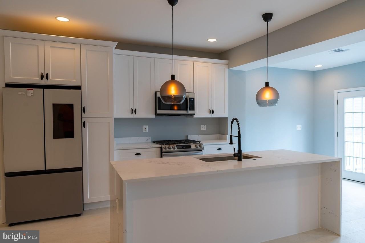 706 Longfellow St Nw - Photo 5 of 40