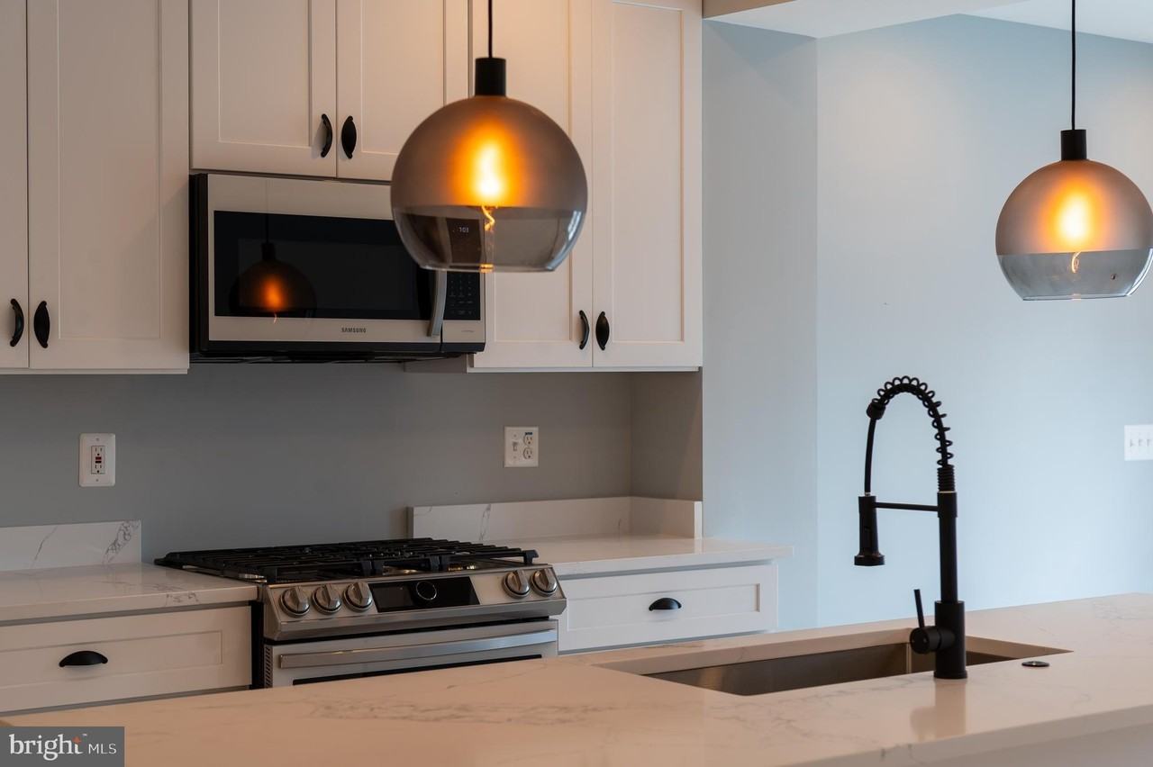 706 Longfellow St Nw - Photo 7 of 40