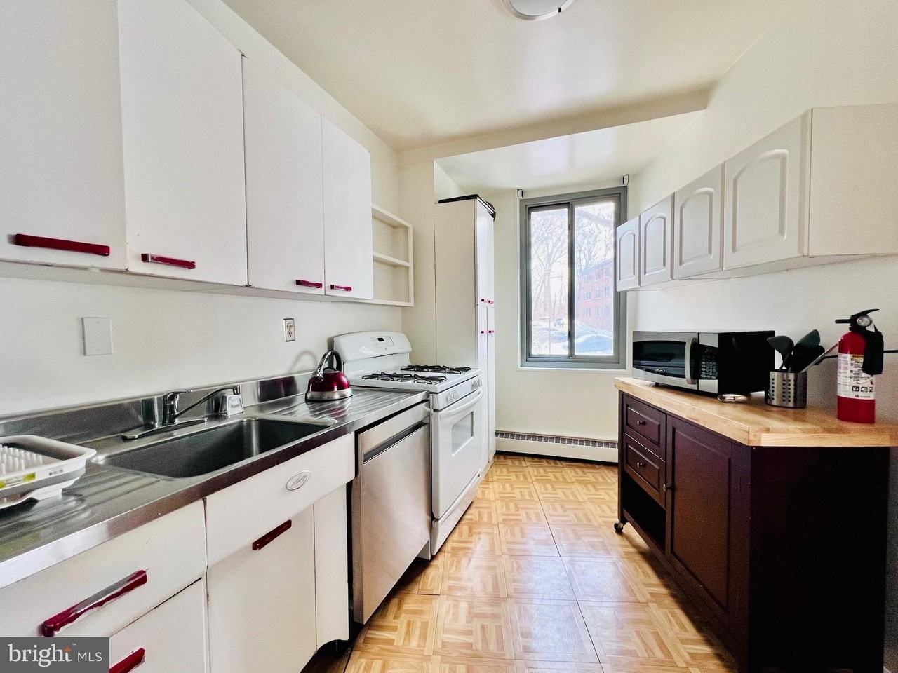 4200 Cathedral Ave Nw Apt 114 #114 - Photo 6 of 20