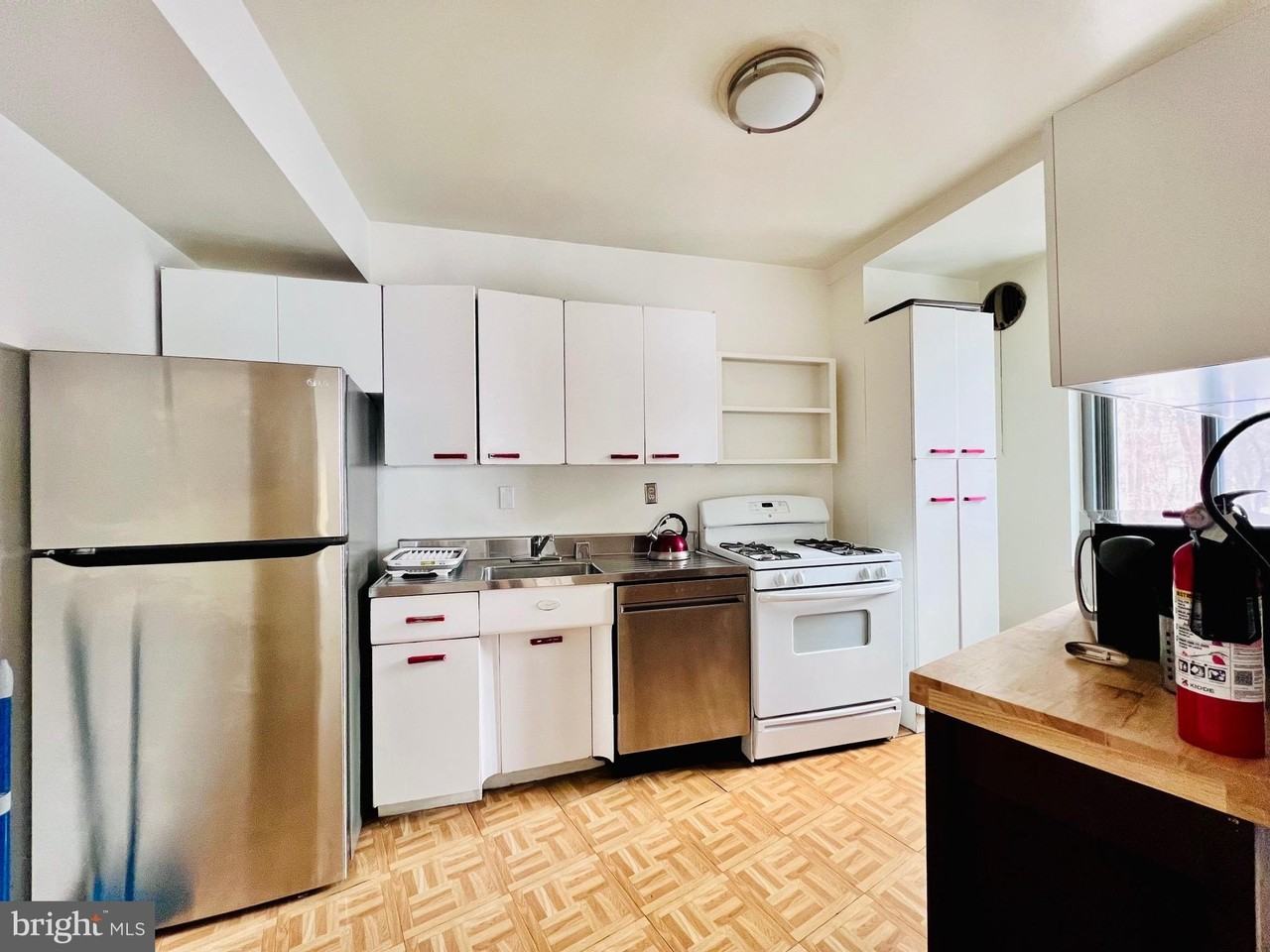 4200 Cathedral Ave Nw Apt 114 #114 - Photo 5 of 20