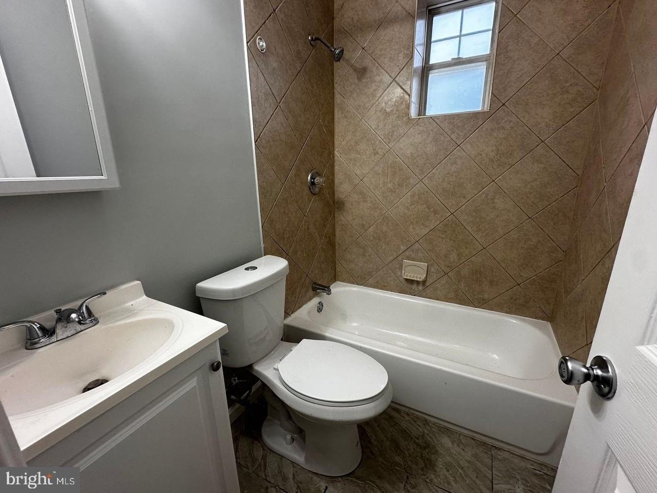 4632 Hillside Rd Se - Photo 6 of 19