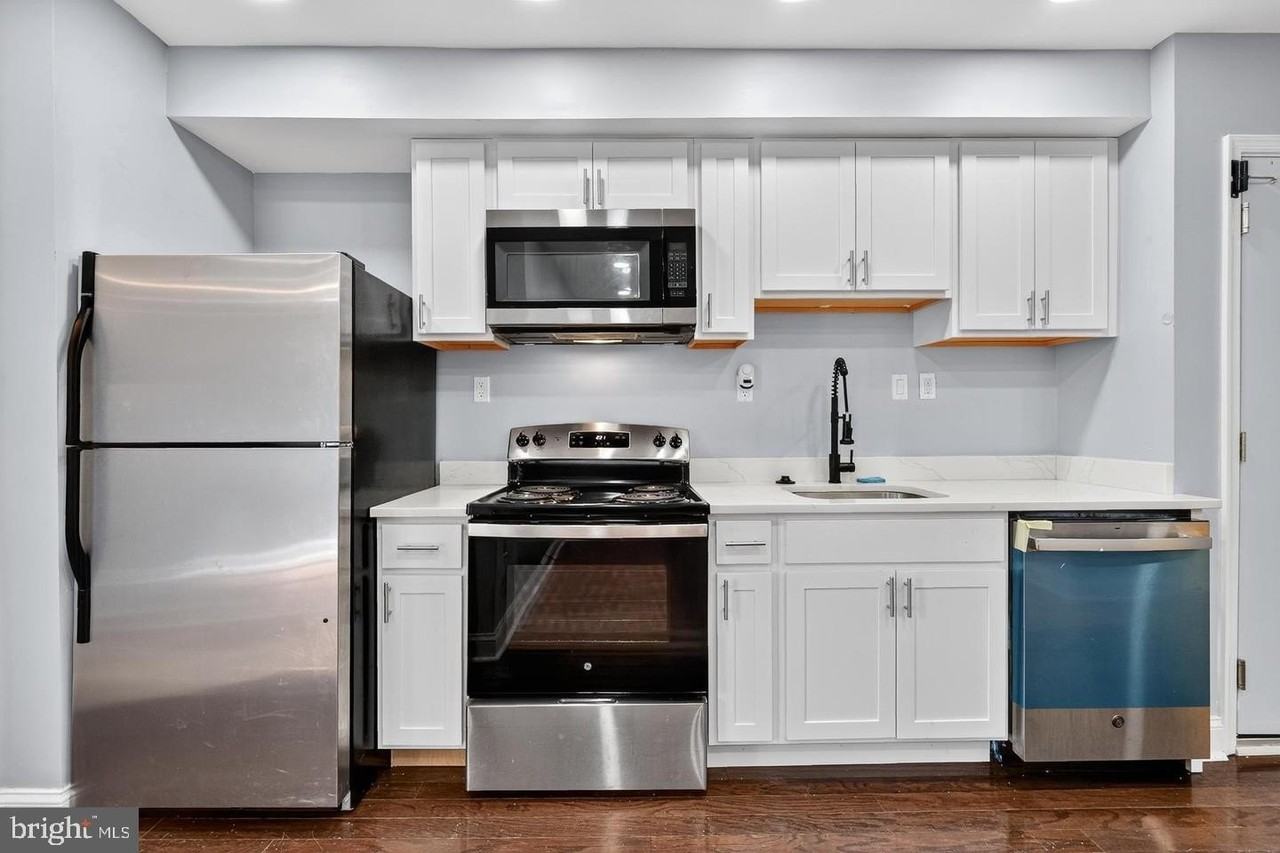 313 Parkland Pl Se Apt 3 #3 - Photo 3 of 19