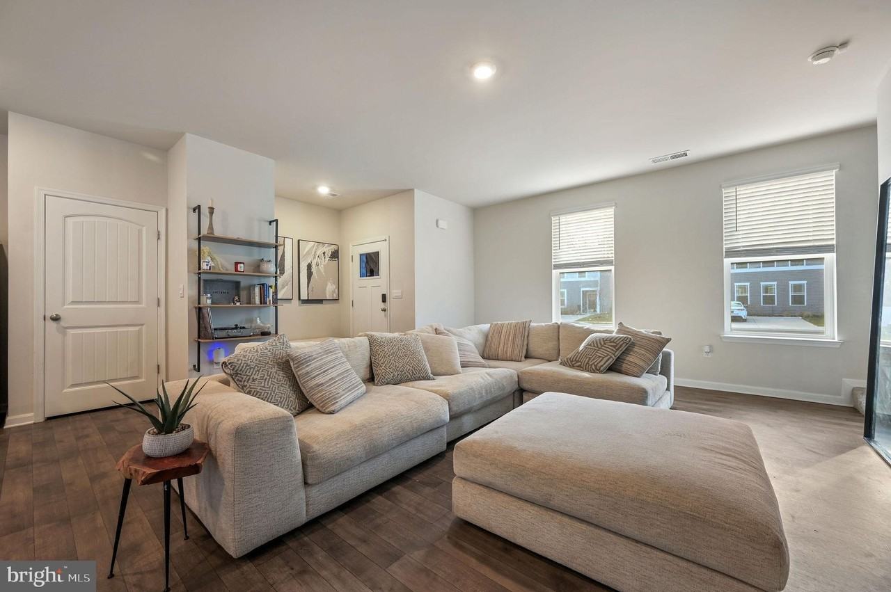 193 Currant Cir - Photo 4 of 24