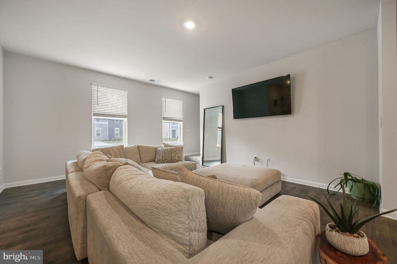 193 Currant Cir - Photo 6 of 24