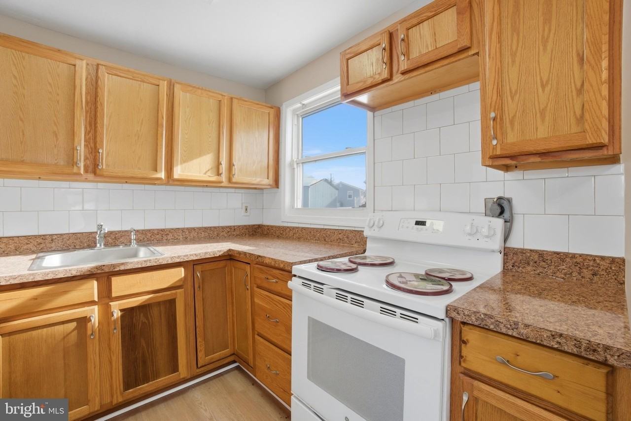 5605 Shelbourne Rd Apt A #A - Photo 3 of 23