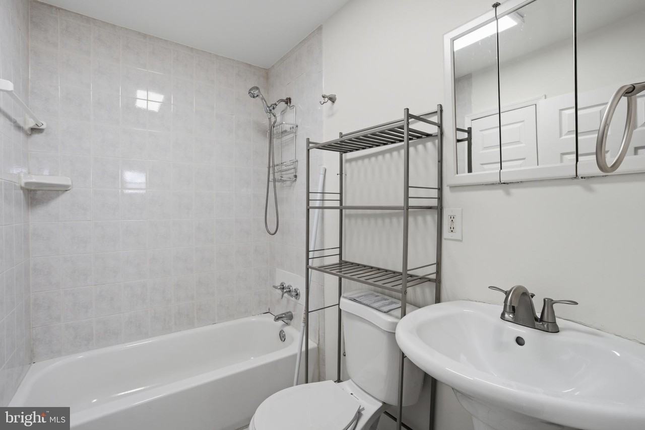 5605 Shelbourne Rd Apt A #A - Photo 5 of 23