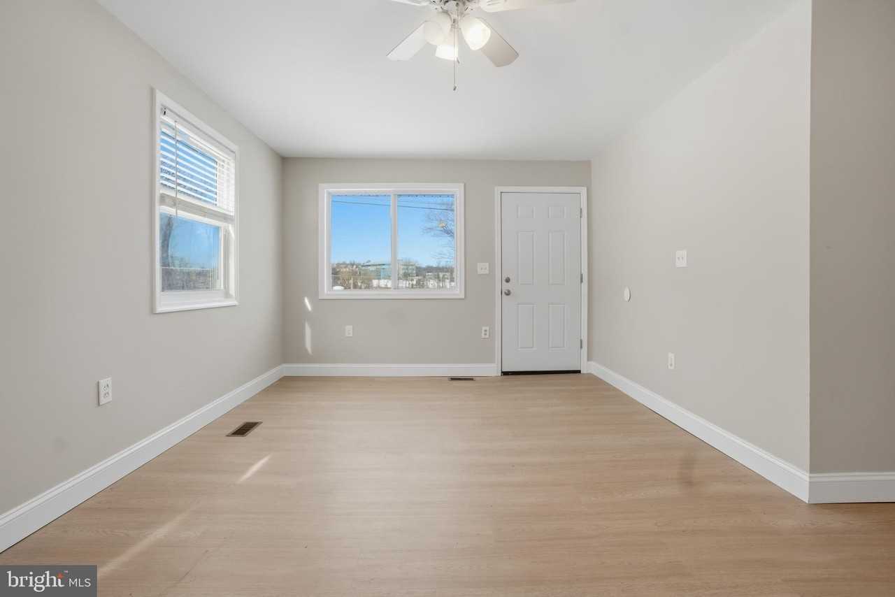 5605 Shelbourne Rd Apt A #A - Photo 6 of 23