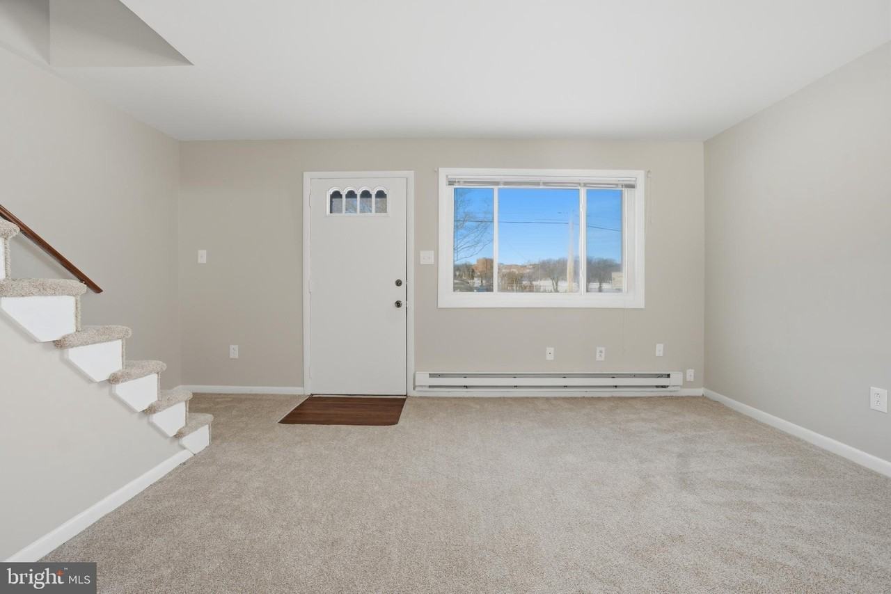 5605 Shelbourne Rd Apt B #B - Photo 6 of 20