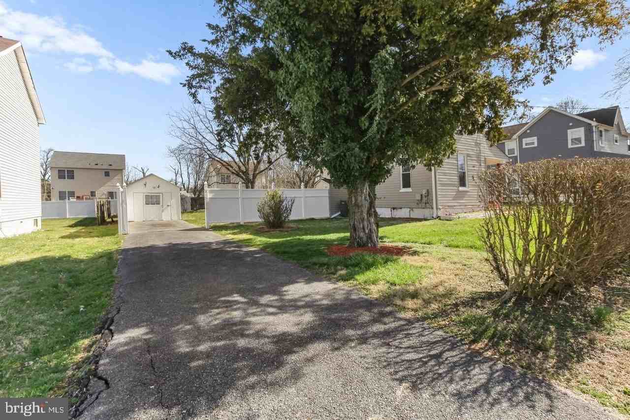 6613 Fairmount Ave - Photo 3 of 32