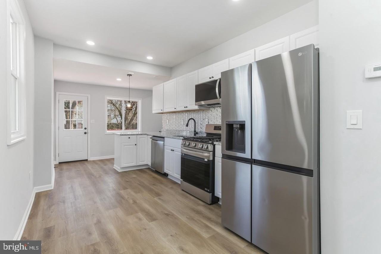 6613 Fairmount Ave - Photo 6 of 32