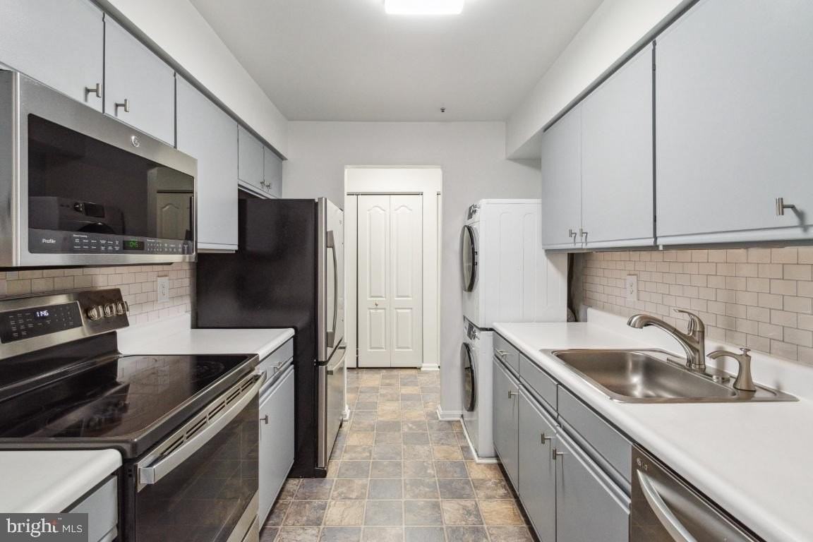 8573 Falls Run Rd Apt E #E - Photo 7 of 21