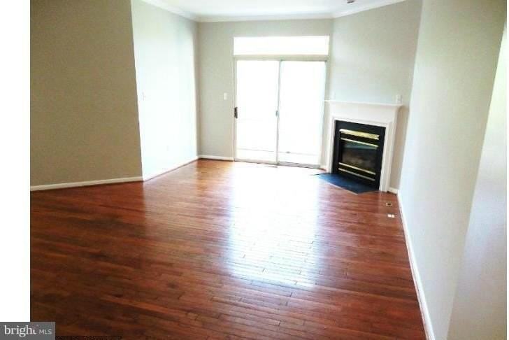 10225 Cove Ledge Ct - Photo 4 of 24