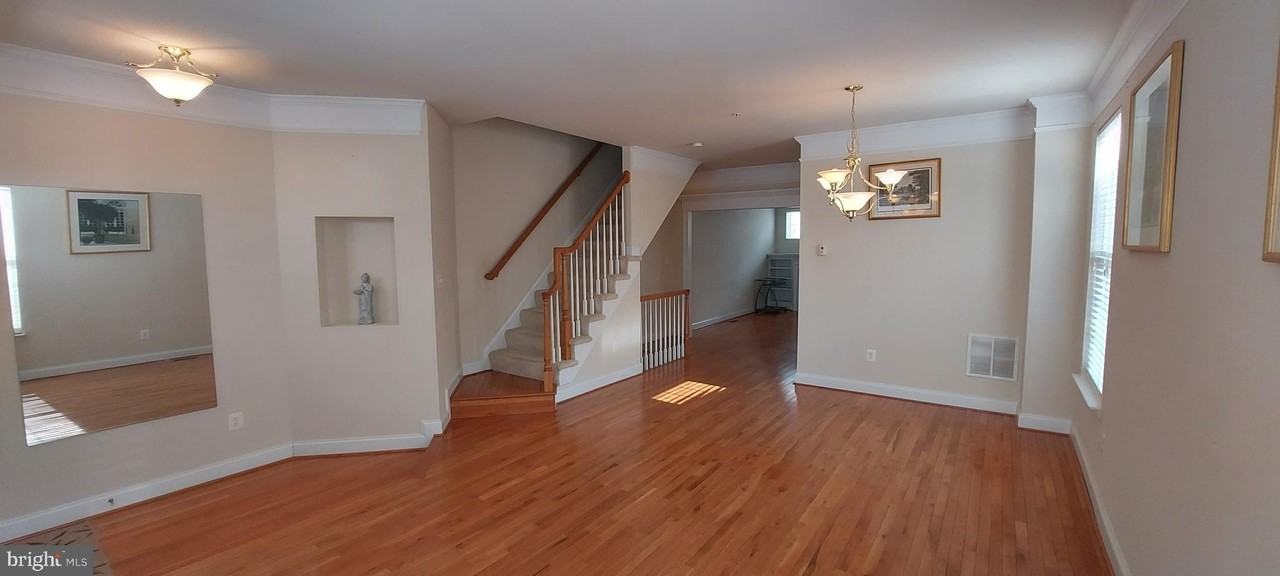 11808 Regents Park Dr - Photo 3 of 34