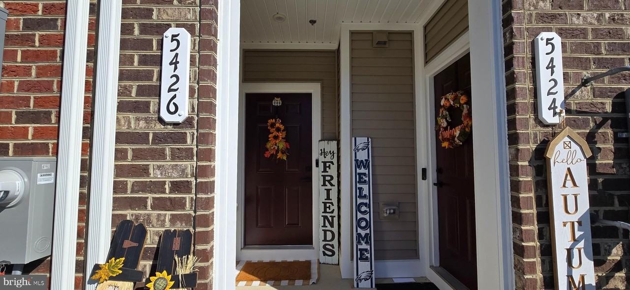 5426 Greenpoint Ln - Photo 6 of 50