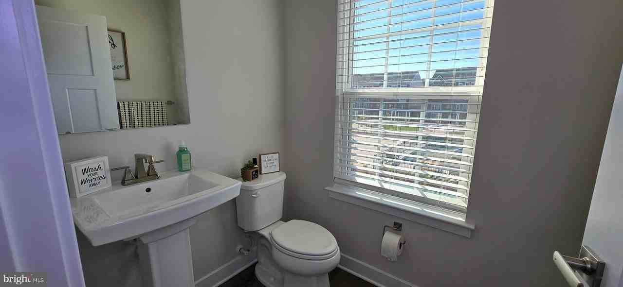 5426 Greenpoint Ln - Photo 7 of 50