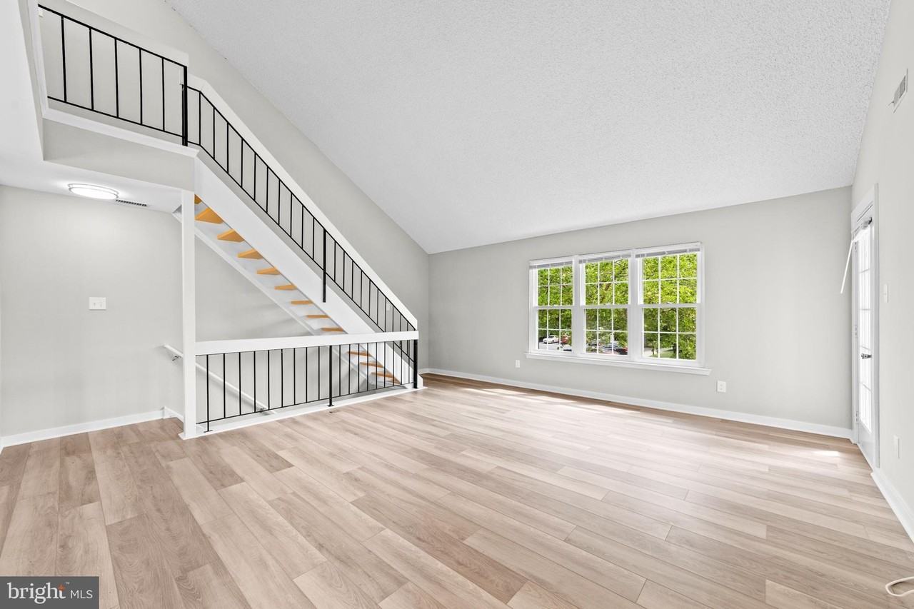 408 Paddock Ct - Photo 3 of 26