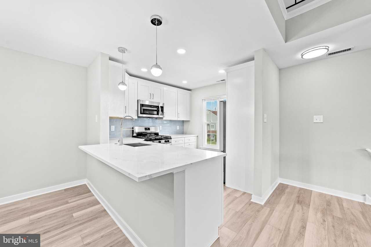 408 Paddock Ct - Photo 5 of 26