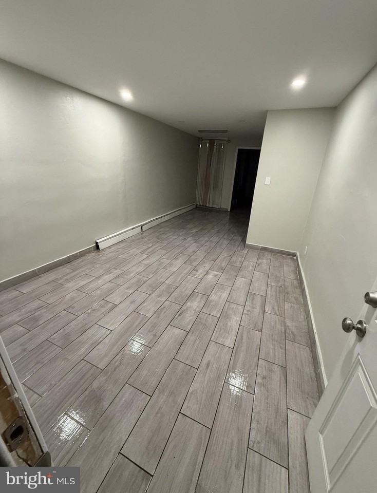 633 Clinton St - Photo 7 of 7