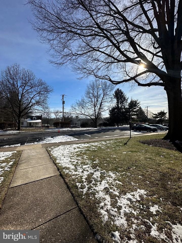 612 N Shady Retreat Rd Apt 14 #14 - Photo 4 of 17