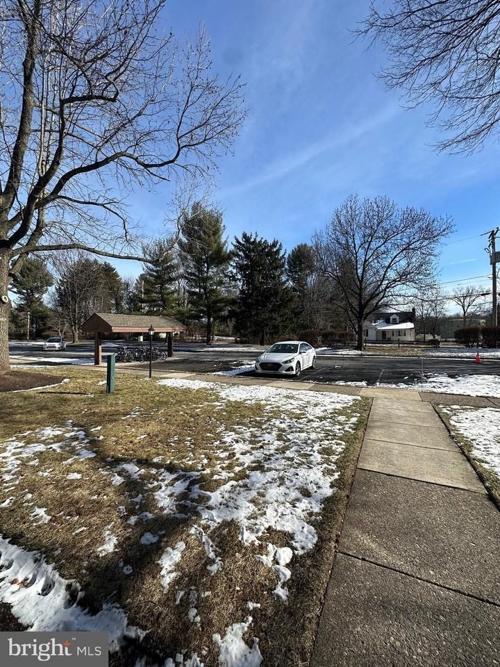 612 N Shady Retreat Rd Apt 14 #14 - Photo 5 of 17