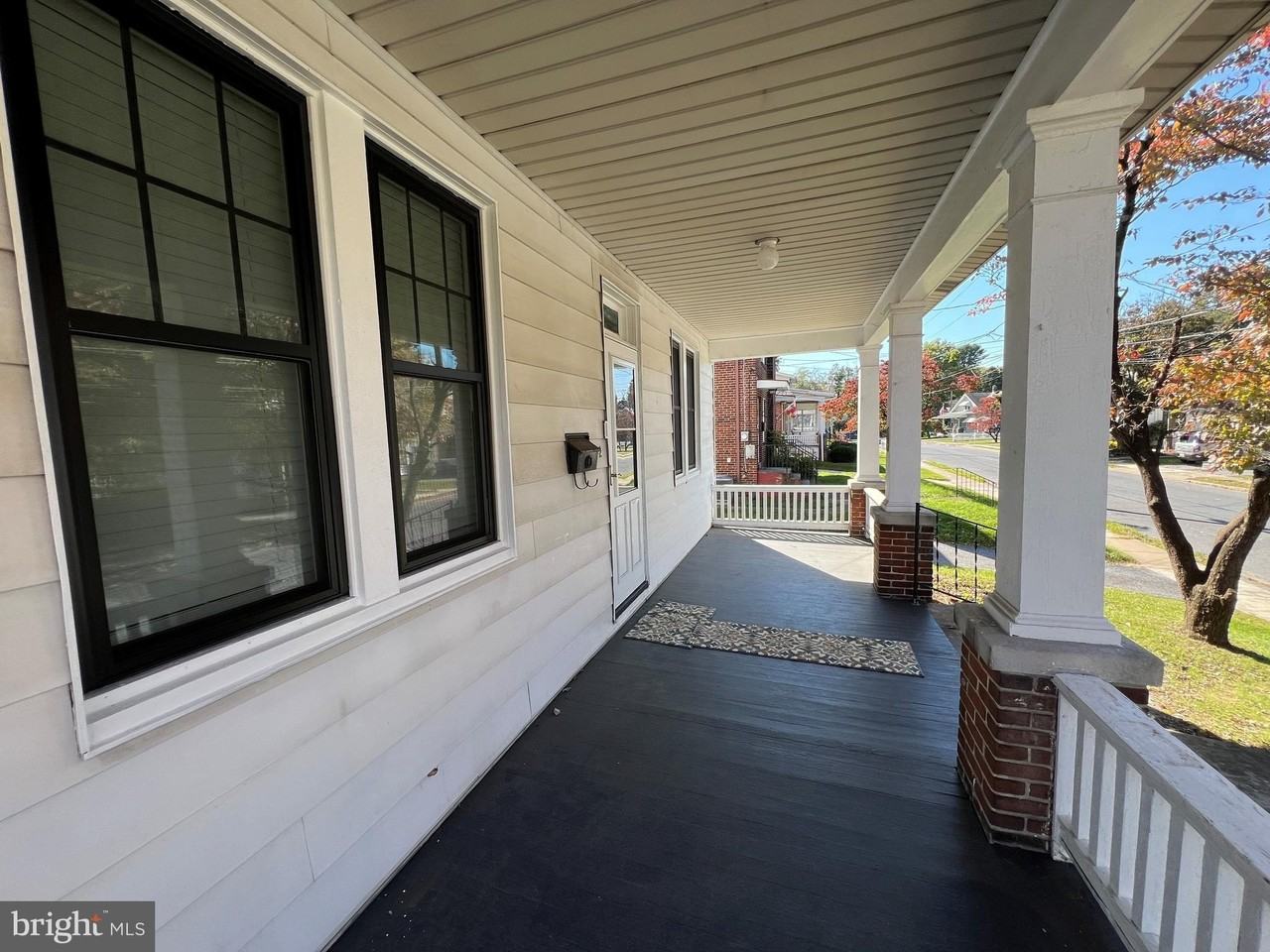 272 Clark St - Photo 5 of 18