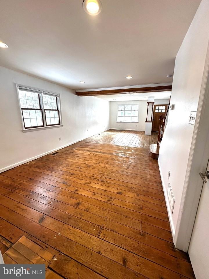 223 Walnut St - Photo 2 of 20