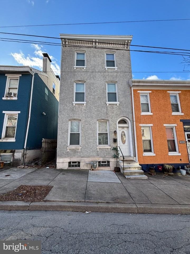 318 E Marshall St - Photo 2 of 38