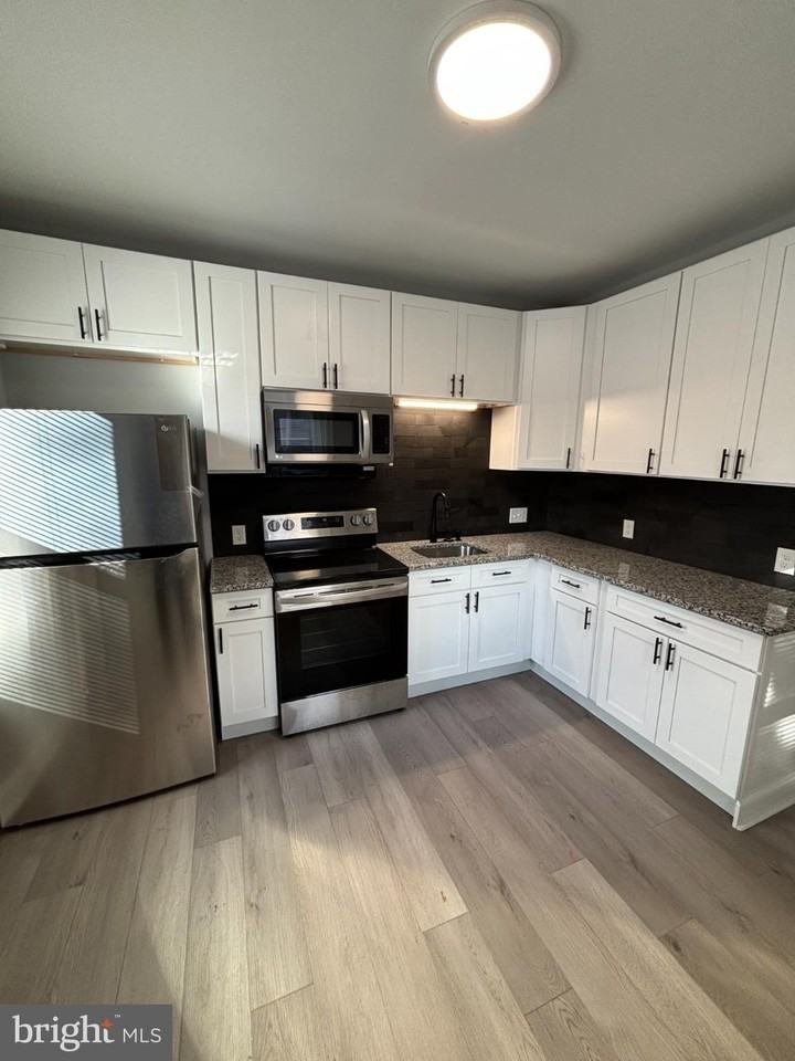 318 E Marshall St - Photo 4 of 38