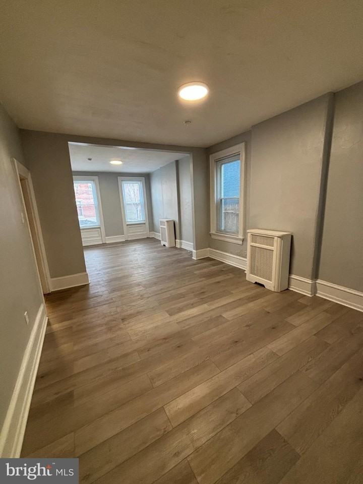 318 E Marshall St - Photo 7 of 38