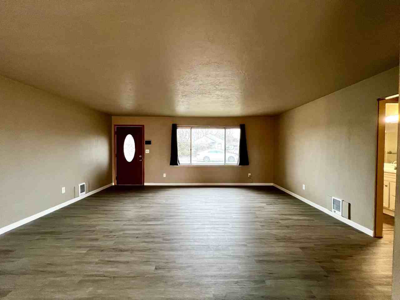 1407 S 20th Ave - Photo 2 of 22