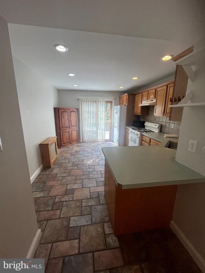 8118 Shawnee St - Photo 6 of 14