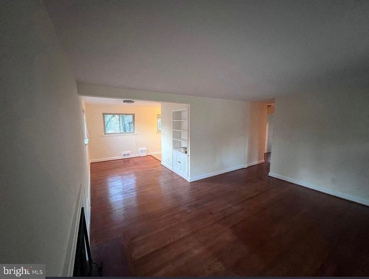 1812 N Jackson St - Photo 4 of 11