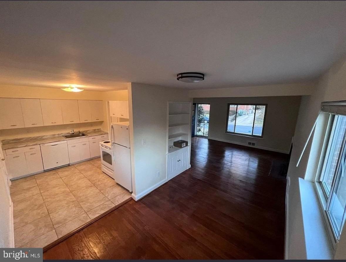 1812 N Jackson St - Photo 5 of 11