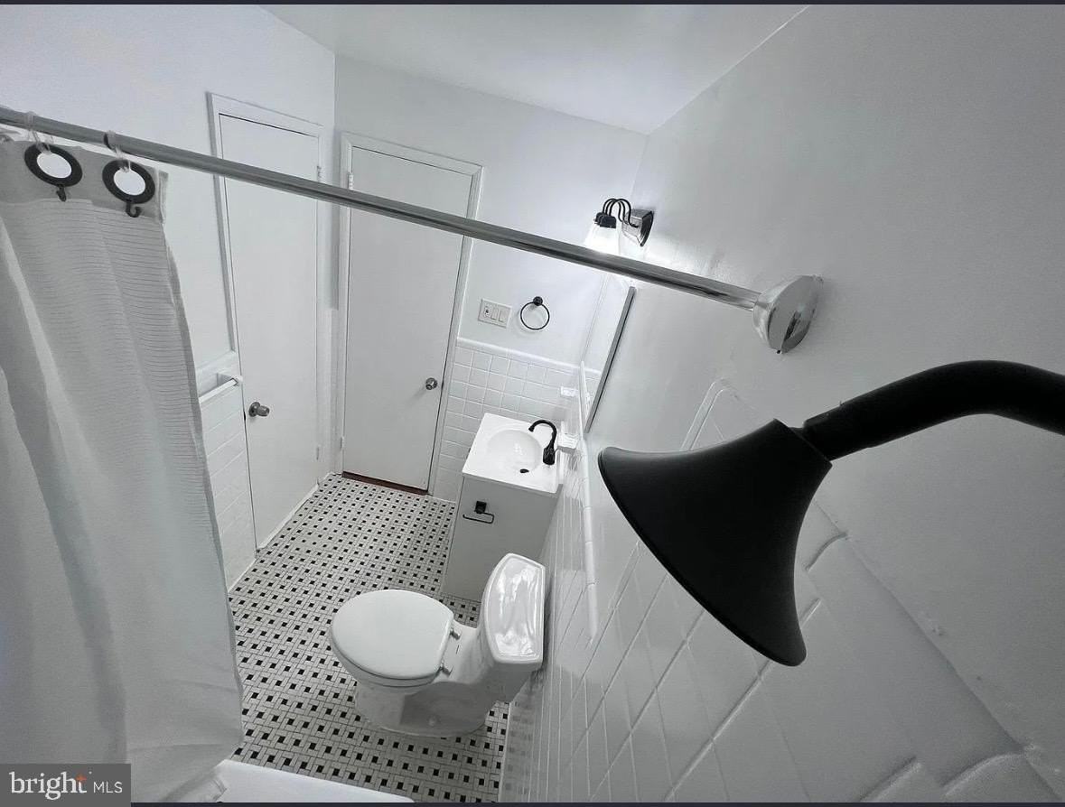 1812 N Jackson St - Photo 7 of 11