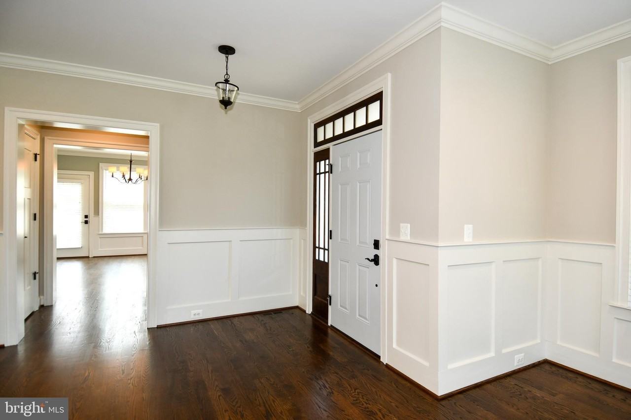 497 N Abingdon St - Photo 4 of 50