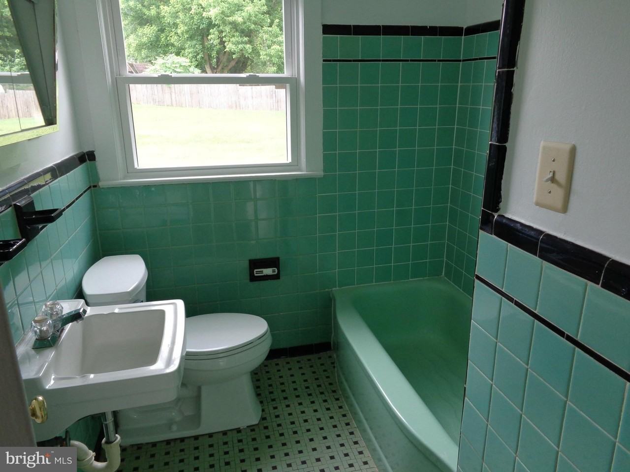 607 Waterloo Rd - Photo 4 of 8