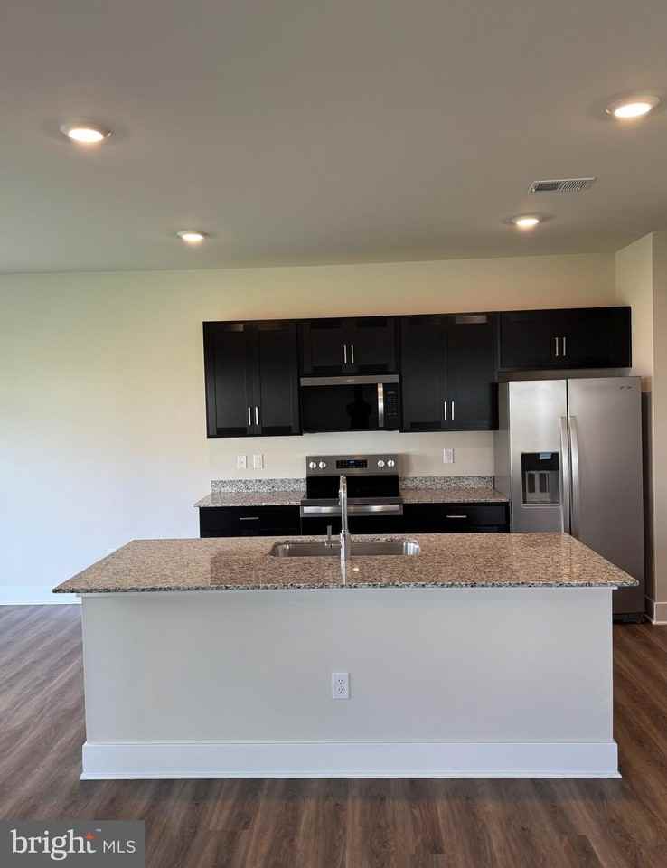 108 Manasquan Way - Photo 3 of 28