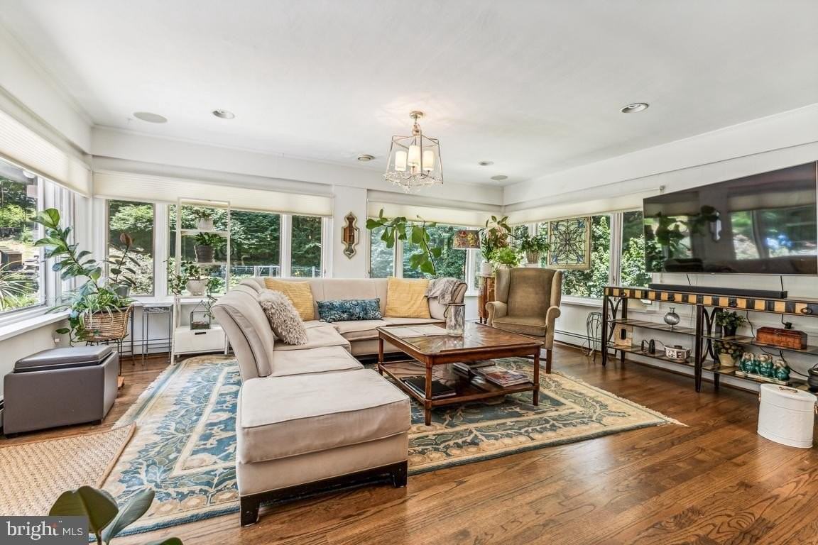 1506 Woodacre Dr - Photo 5 of 13