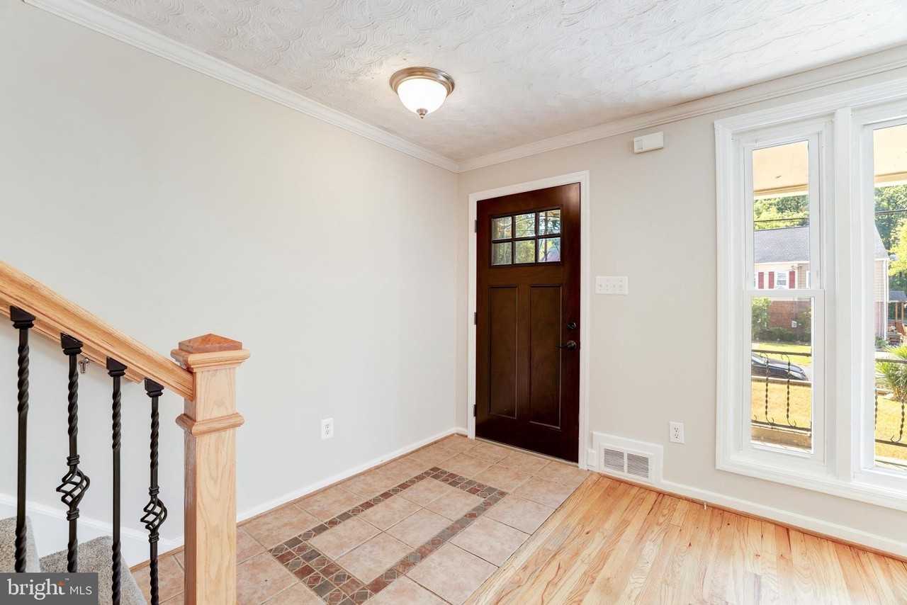 2308 Mary Baldwin Dr - Photo 6 of 48