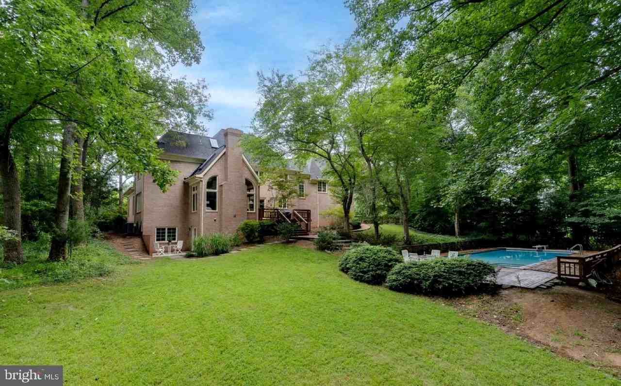 10700 Hunters Run Ct - Photo 2 of 50