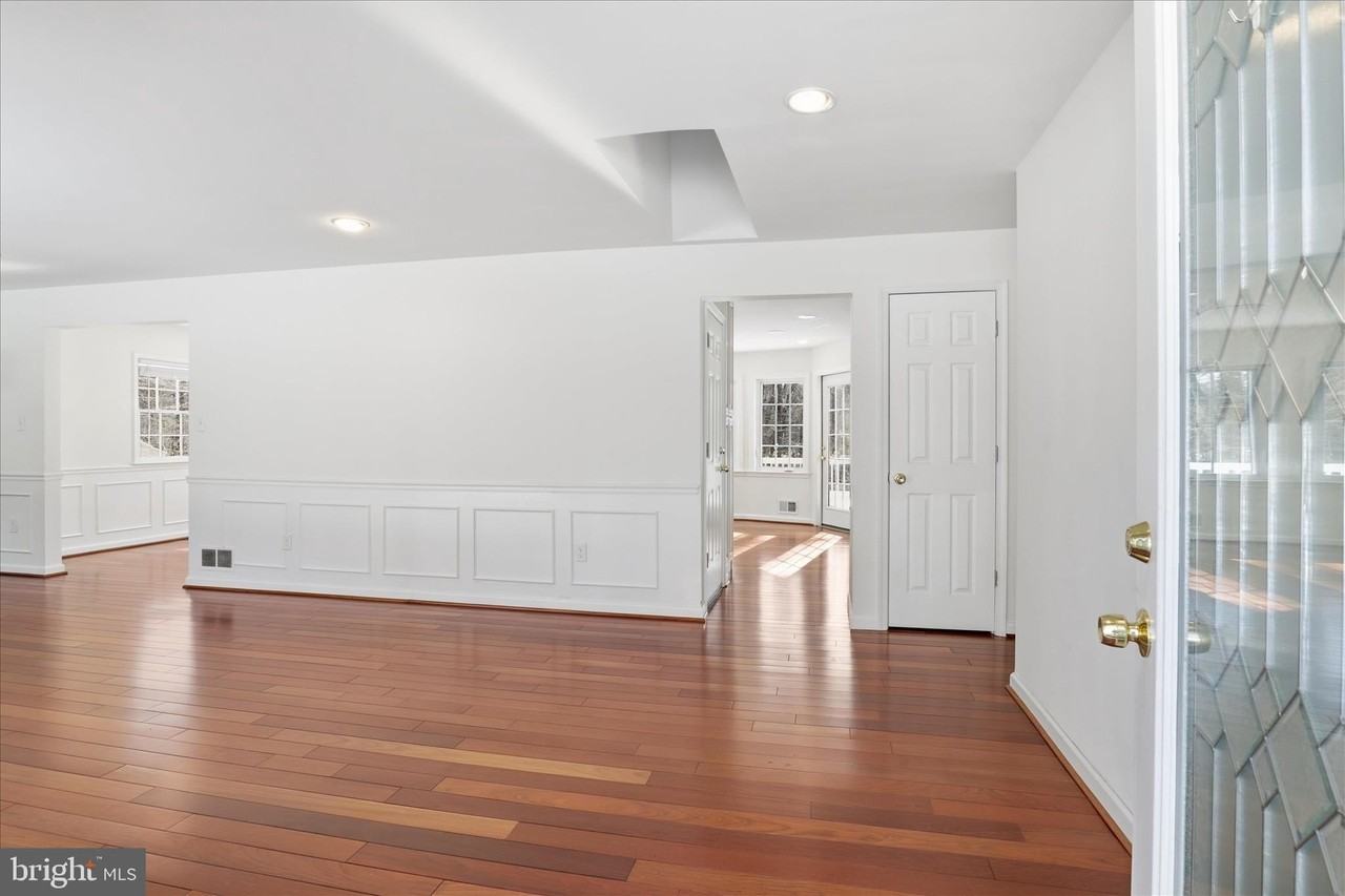 3033 Sylvan Dr - Photo 3 of 30