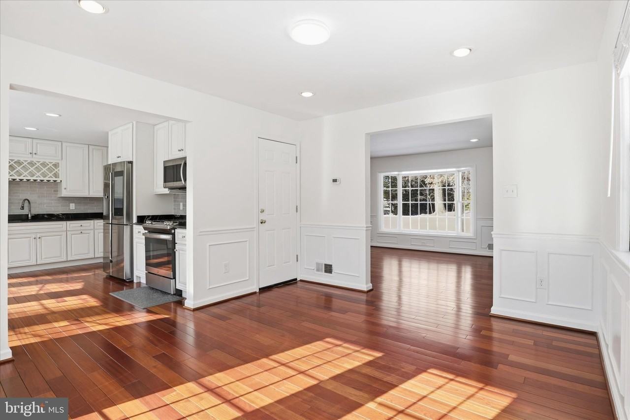 3033 Sylvan Dr - Photo 7 of 30