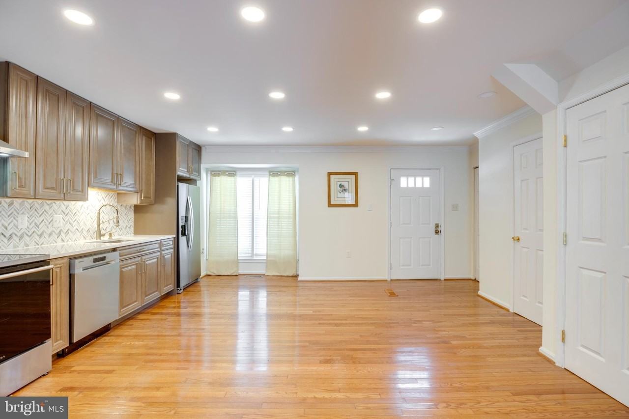 5772 Crownleigh Ct - Photo 3 of 41